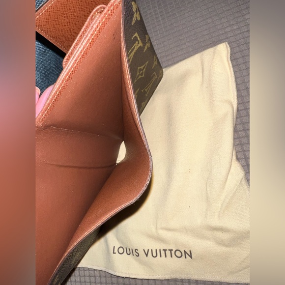 LOUIS VUITTON VINTAGE WALLET - Picture 9 of 13